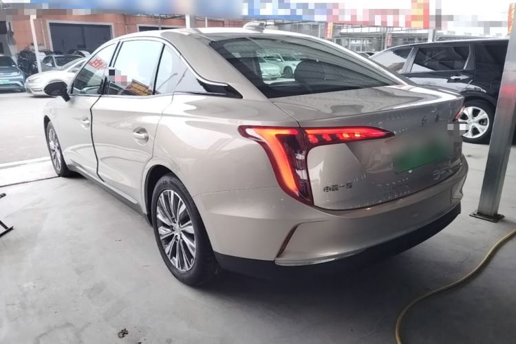 Hongqi E-QM5 2022 — 4