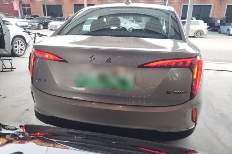 Hongqi E-QM5 2022 — 5