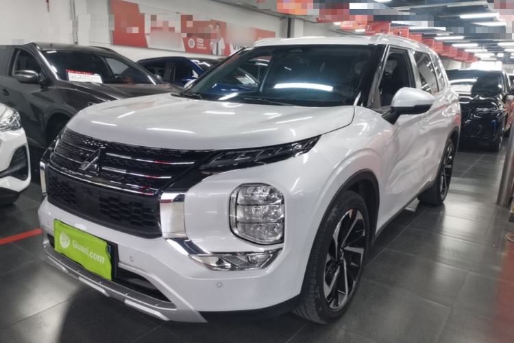 Mitsubishi outlander 2023 — фото 1