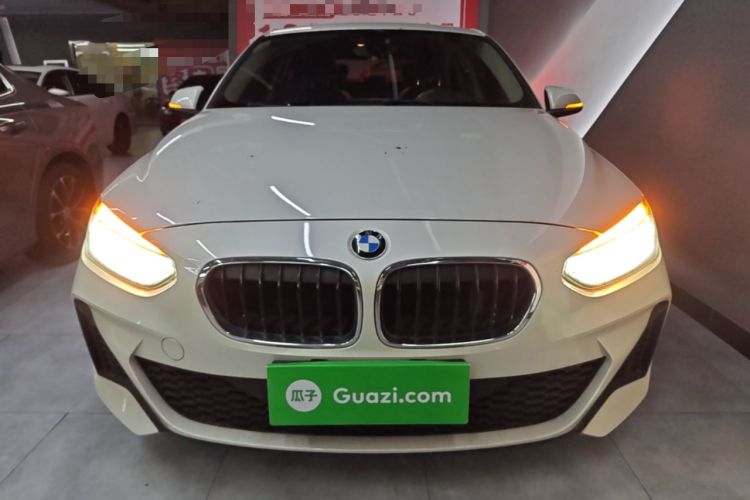 BMW 120i 2021 — 2