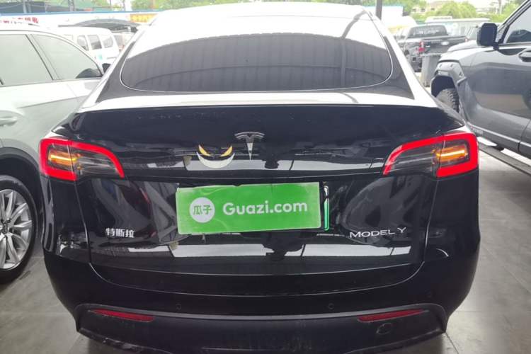 Tesla Model Y 2022 — 5