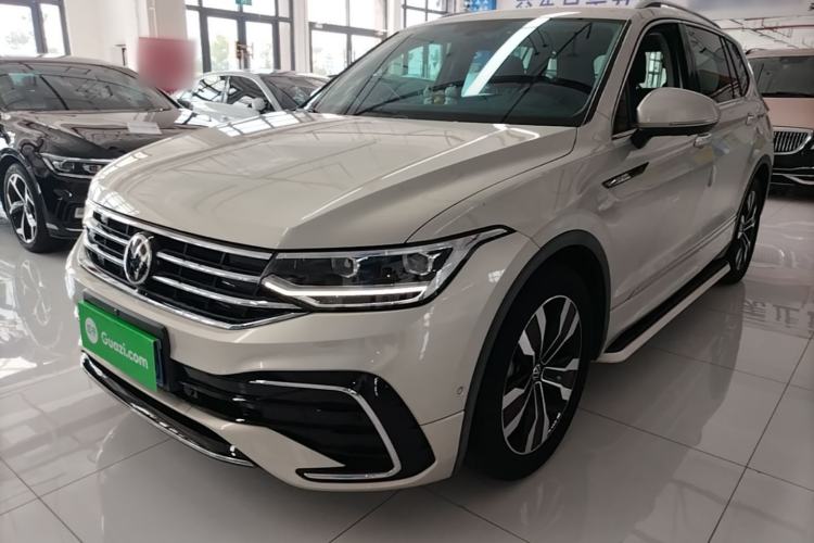 Volkswagen Tiguan L 2022 — фото 1