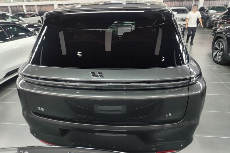 Li Auto L8 2023 — 5