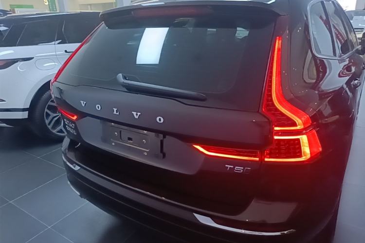 Volvo XC60 2021 — фото 5