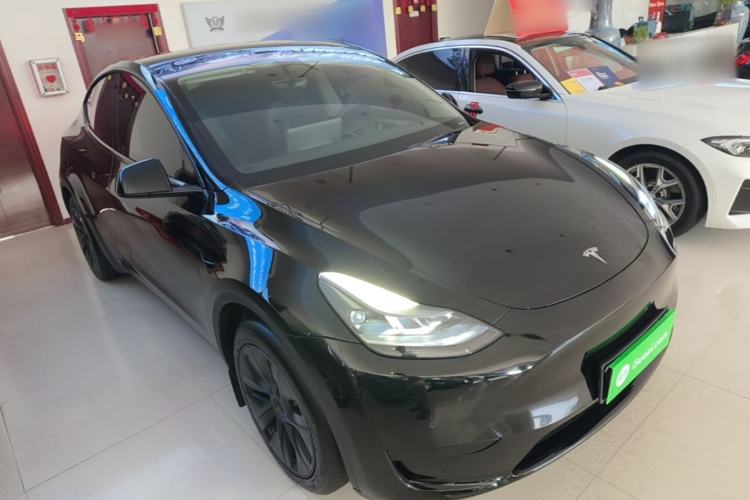 Tesla Model Y 2023 — 3
