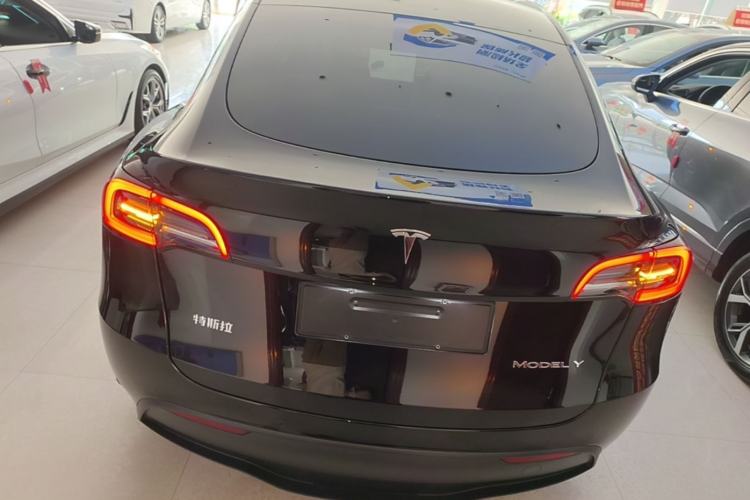 Tesla Model Y 2023 — 5
