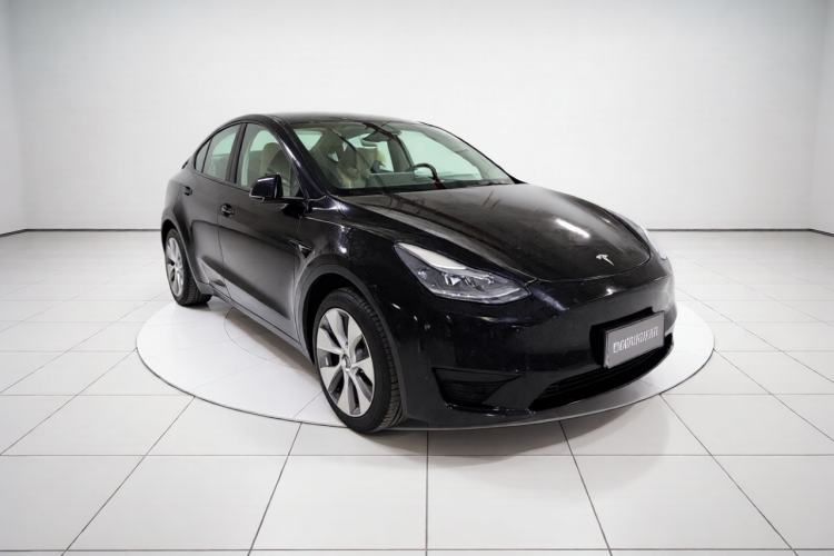 Tesla Model Y 2022 — 3