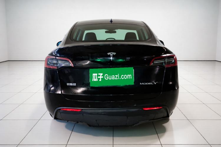 Tesla Model Y 2022 — 5
