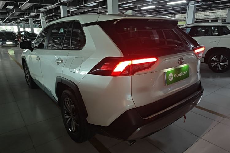 Toyota RAV4 2023 — 4