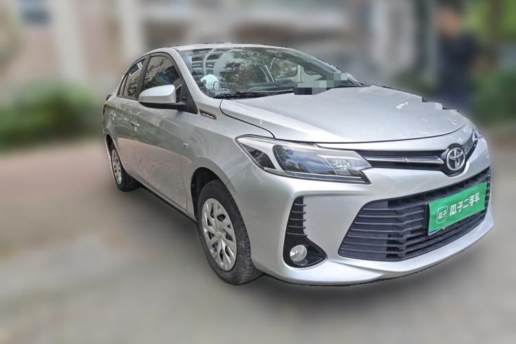 Toyota Yaris 2022 — фото 3