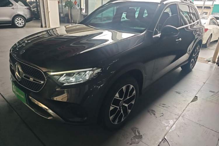Mercedes-Benz GLC 260 L 2023 — фото 1