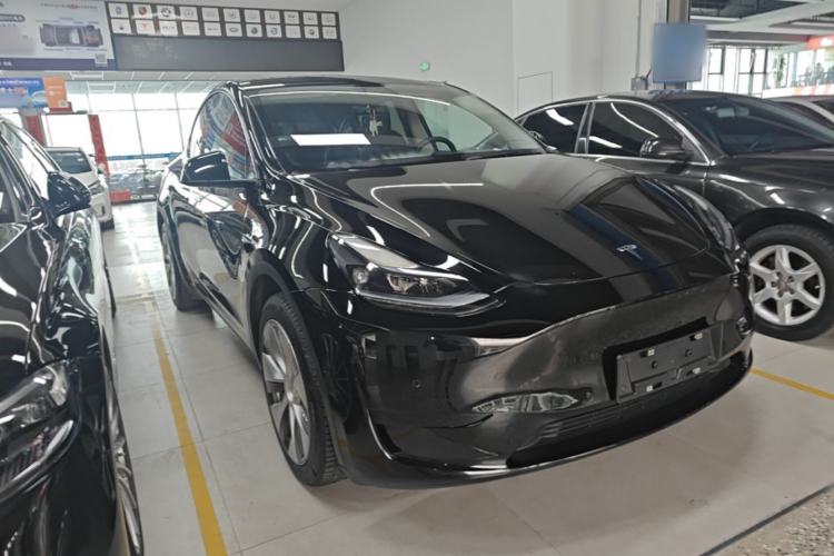 Tesla Model Y 2022 — 3