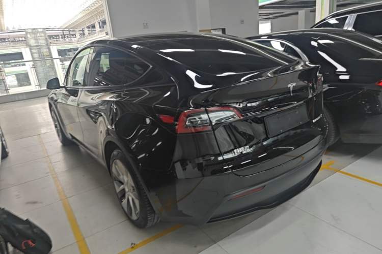 Tesla Model Y 2022 — 4
