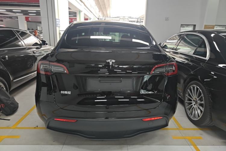 Tesla Model Y 2022 — 5