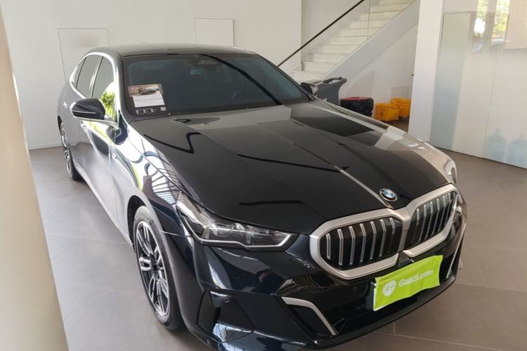 BMW 525Li 2024 — 3