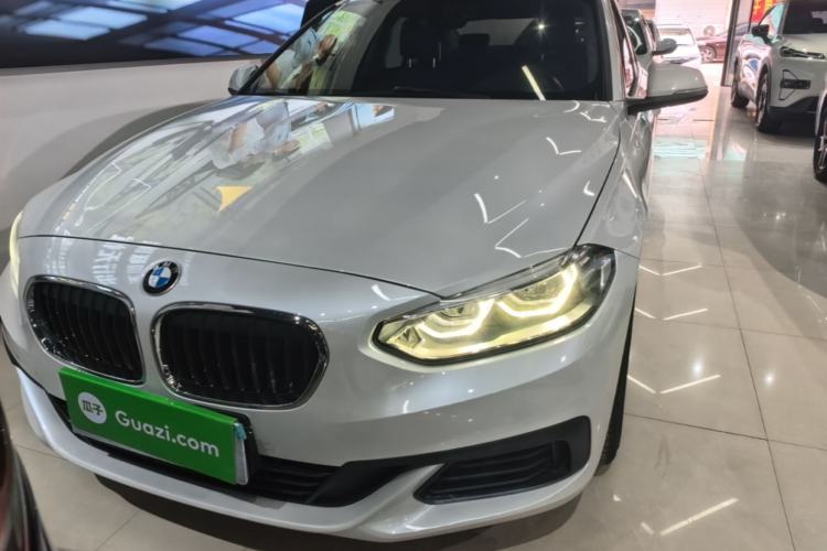 BMW 120i 2020 — 2
