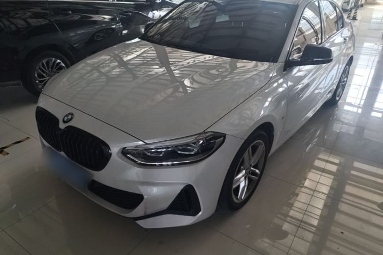 BMW 120i 2023 — фото 1