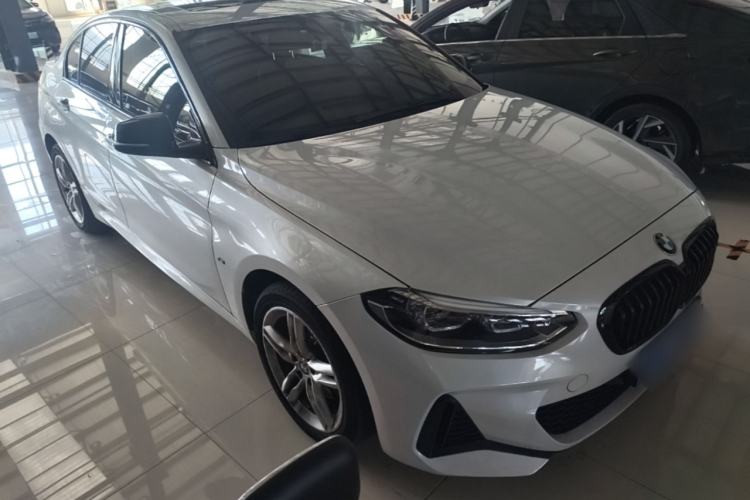 BMW 120i 2023 — фото 3
