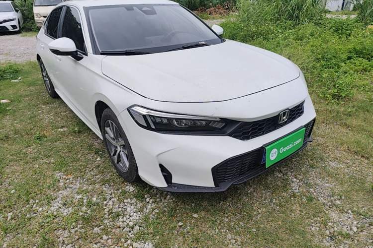 Honda Civic 2025 — 3