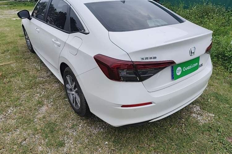 Honda Civic 2025 — 4