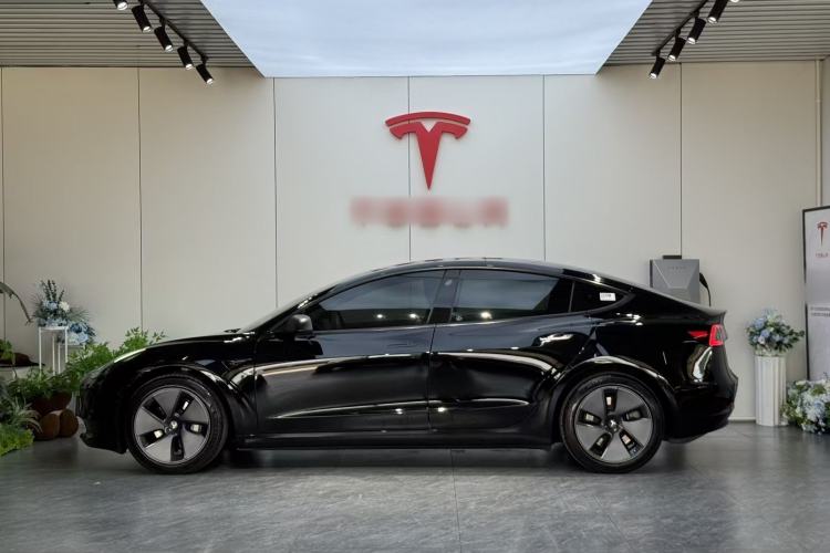 Tesla Model 3 2022 — 4