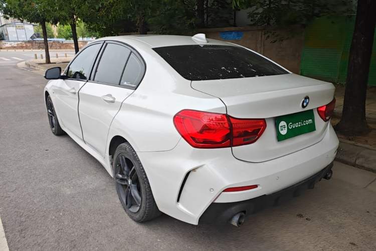 BMW 120i 2022 — фото 4