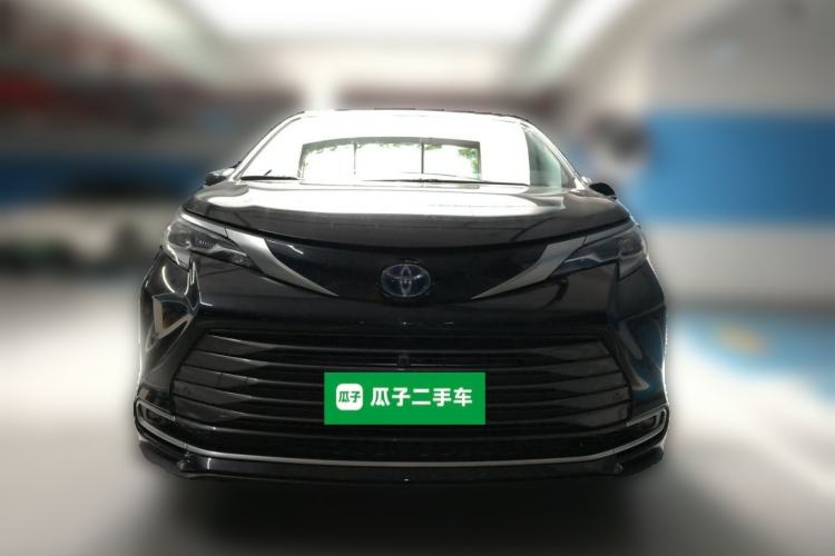 Toyota Sienna 2023 — фото 2