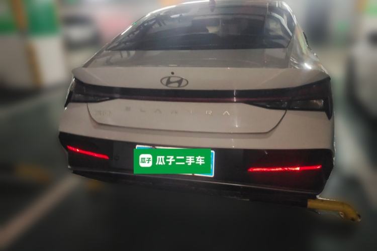 Hyundai Elantra 2023 — фото 3