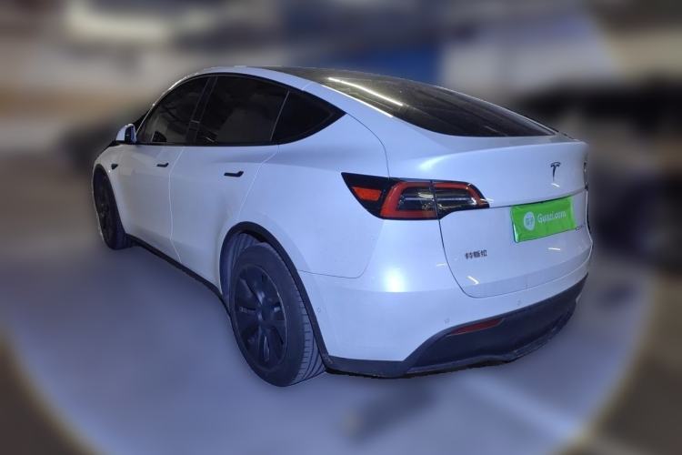 Tesla Model Y 2023 — 4