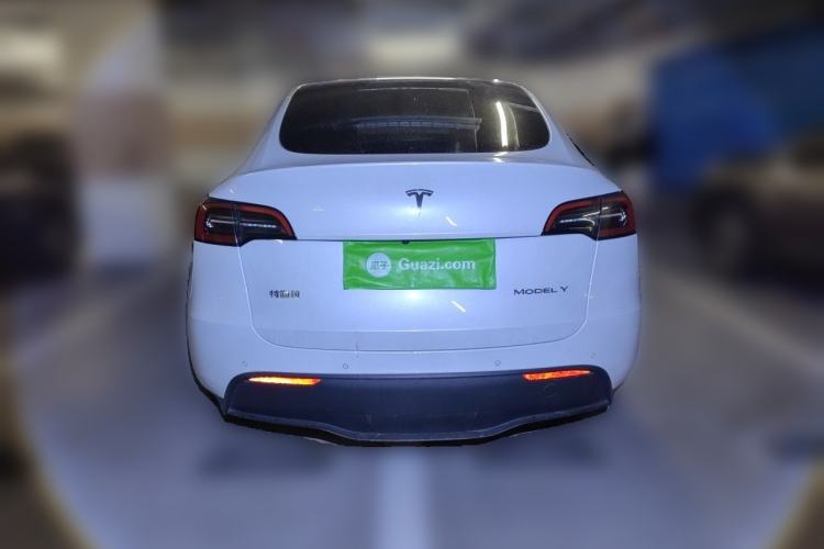 Tesla Model Y 2023 — 5