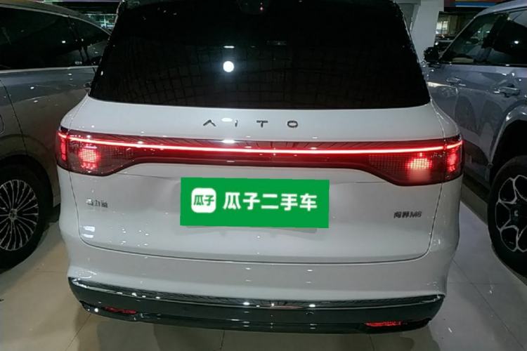 AITO M8 2025 — 5