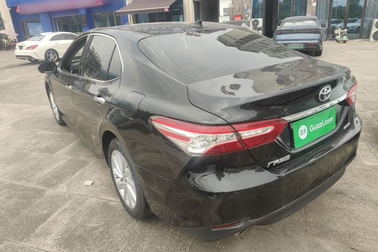 Toyota Camry 2021 — 4