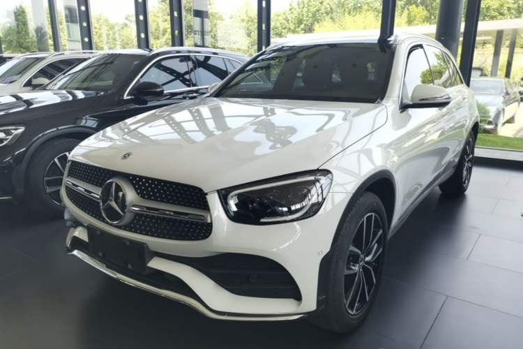 Mercedes-Benz GLC 260 L 2022 — фото 1