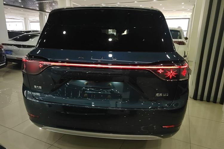 AITO M9 2024 — 5
