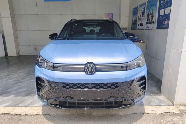 Volkswagen Tiguan L 2024 — 2