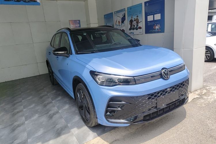 Volkswagen Tiguan L 2024 — 3