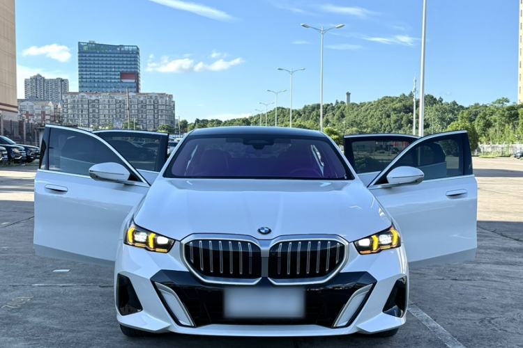 BMW 530Li 2025 — фото 3