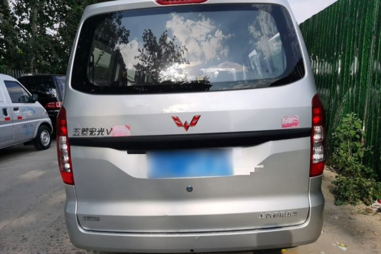 Wuling Hongguang V 2022 — 5