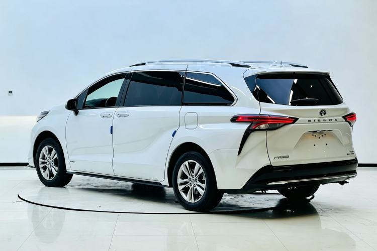 Toyota Sienna 2024 — 4