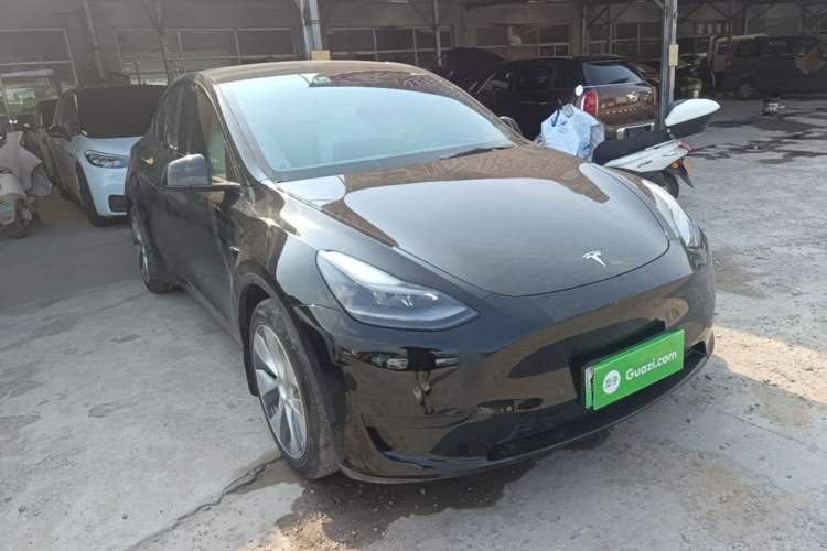 Tesla Model Y 2022 — 3