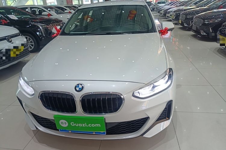 BMW 120i 2023 — 2