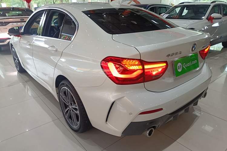 BMW 120i 2023 — 4