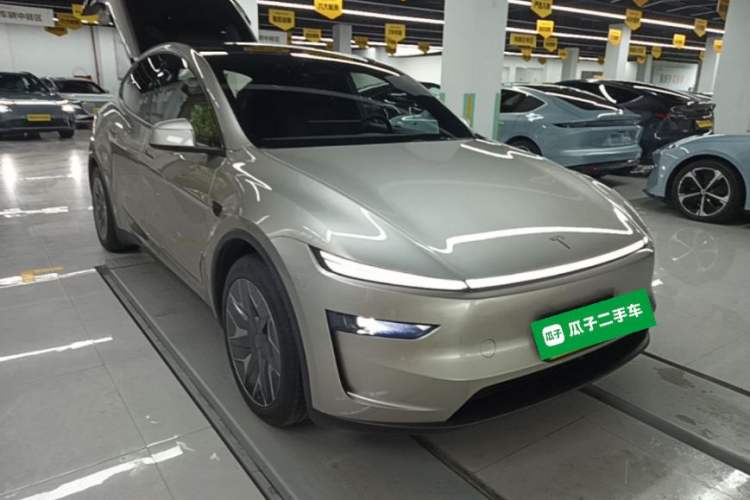 Tesla Model Y L 2025 — фото 3