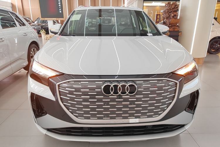 Audi Q4 e-tron 2024 — 2