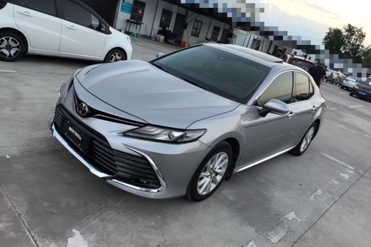 Toyota Camry 2023 — фото 1