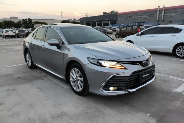 Toyota Camry 2023 — фото 3
