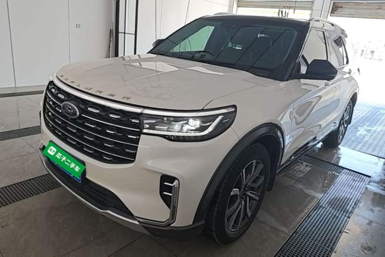Ford Explorer 2023 — фото 1