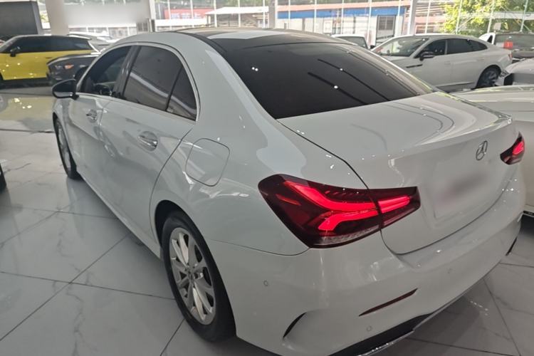 Mercedes-Benz A 200 L 2021 — фото 4