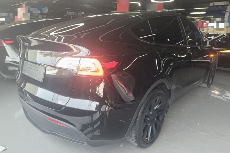 Tesla Model Y 2022 — 5