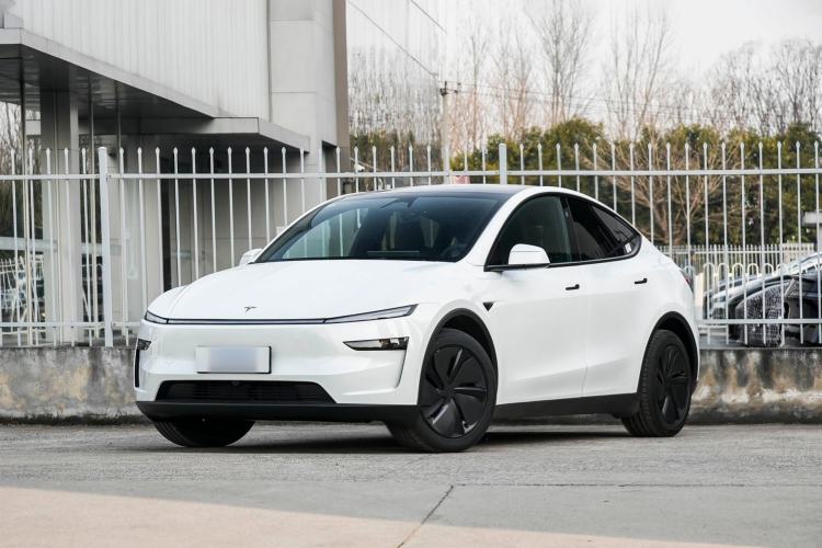 Tesla Model Y 2026 — фото 1
